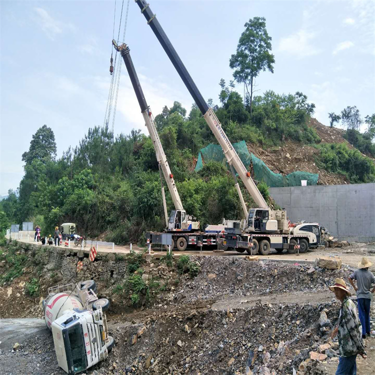 琼山汽车掉沟里叫吊车救援要多少钱